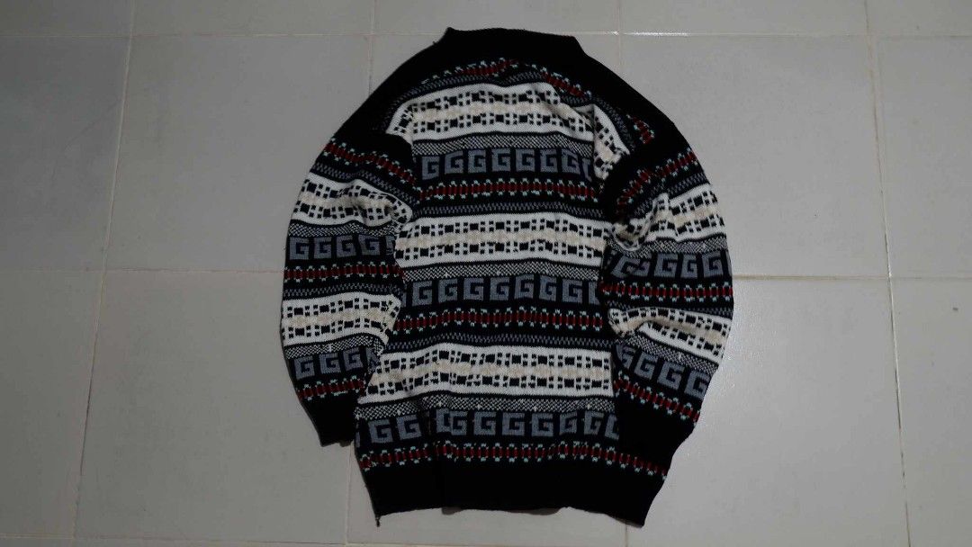RANDOM KNITTED SWEATER (Category: Activewear) located in Maria Aurora. Submitted by thriftteeth (Listing ID 1318901307, Image 1). Description: FIX PRICE NO ISSUE EXELLENT CONDITION 23 WIDTH 28-30 LENGTH.