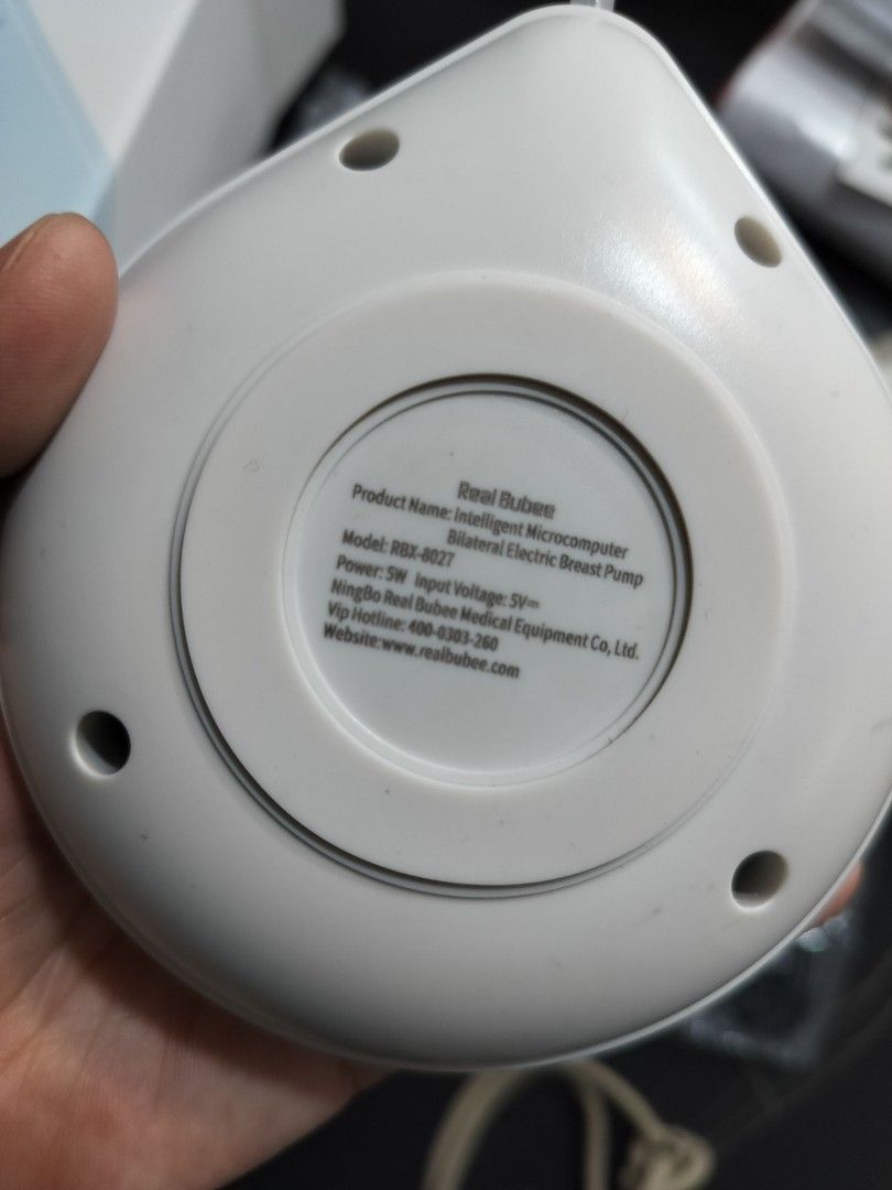 Real Bubee Breast Pump (Category: Breastfeeding & Bottle Feeding) located in Singapore. Submitted by escapesequence (Listing ID 1318891663, Image 2). Description: Breast pump with box available. Only machine used. 1 flange packet was opened to retrieve the small 'Y' connecting tube..