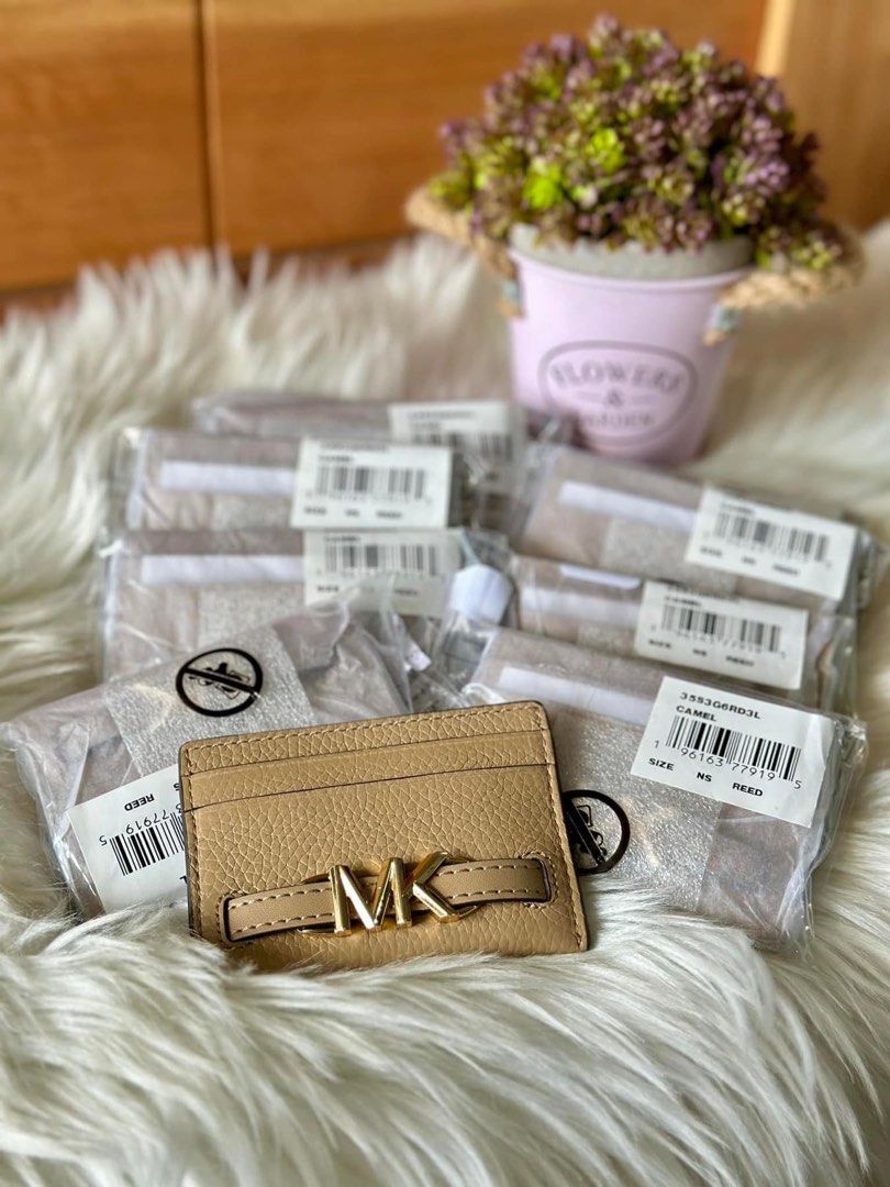 Reed Card Case (Category: Luxury Bags & Wallets) located in Manila. Submitted by lovieauthenticmerchandise (Listing ID 1318861062, Image 1). Description: .