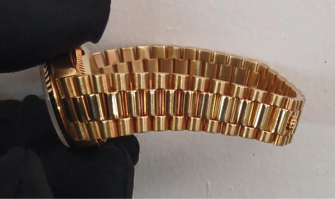Rolex solid 18k gold (Category: Luxury Watches) located in Cabanatuan. Submitted by albertgonzales27 (Listing ID 1318881398, Image 3). Description: Rolex datejust ladies 26mm 18k solid gold 499,000Php Manila location .