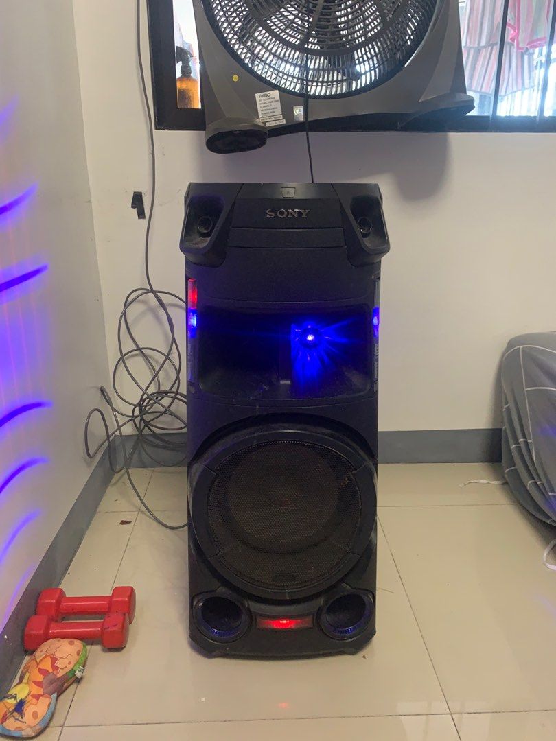 SONY speaker (Category: Soundbars, Speakers & Amplifiers) located in San Mateo. Submitted by leianne0828 (Listing ID 1318871980, Image 3). Description: nag didisconnect sa bluetooth every 5 mins. other than that wala na po. pa check nyo nalang sa tech.