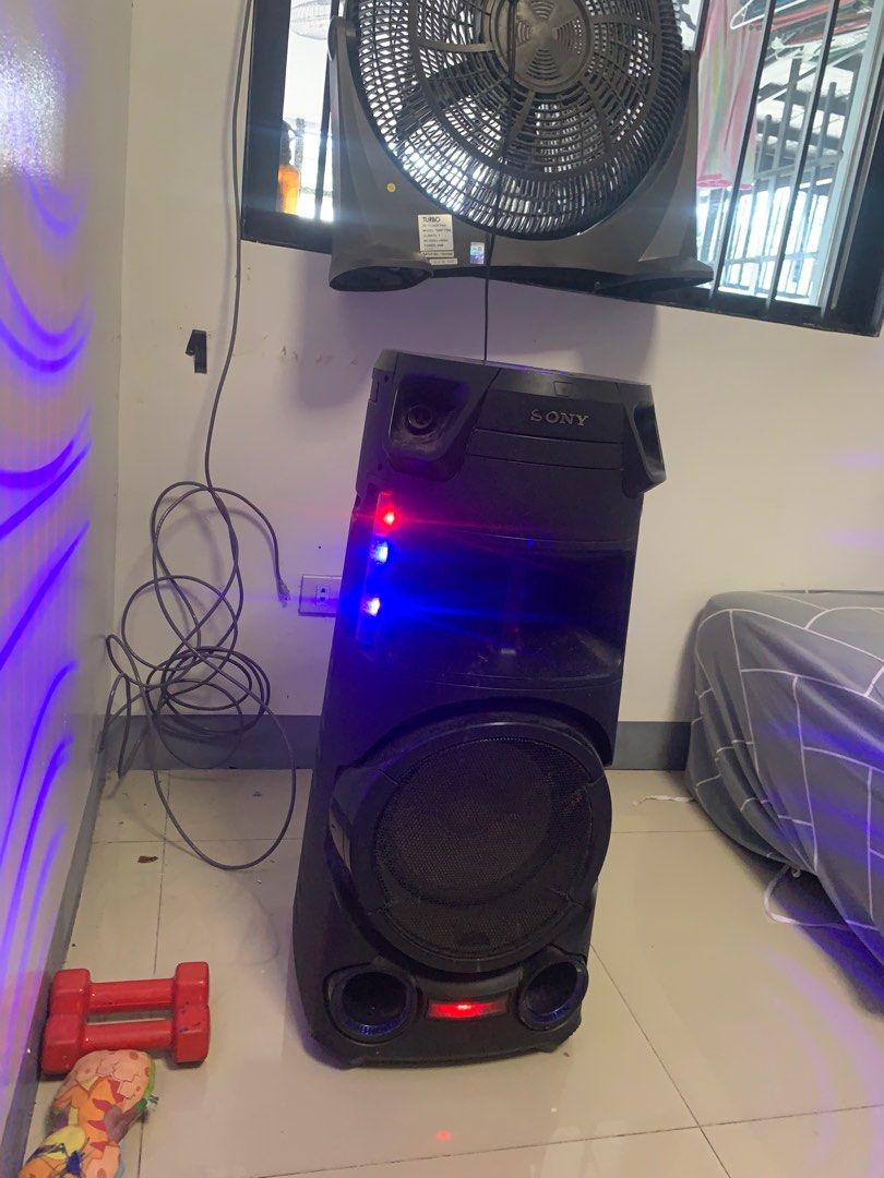 SONY speaker (Category: Soundbars, Speakers & Amplifiers) located in San Mateo. Submitted by leianne0828 (Listing ID 1318871980, Image 2). Description: nag didisconnect sa bluetooth every 5 mins. other than that wala na po. pa check nyo nalang sa tech.