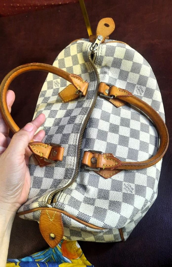 Speedy damier azure 30 (Category: Luxury Bags & Wallets) located in Cebu City. Submitted by nbetcuban007trendyfinds (Listing ID 1318941801, Image 2). Description: Japan source No crack or labas piping with code (searchable) Sign of use (ukay ) Message for more pic Shipping is FREE if you buy two or more items from my shop. Disclaimer: TrendyFinds 2.0 is not associated or affiliated with any brands mentioned. All copyrights reserved to the rightfu