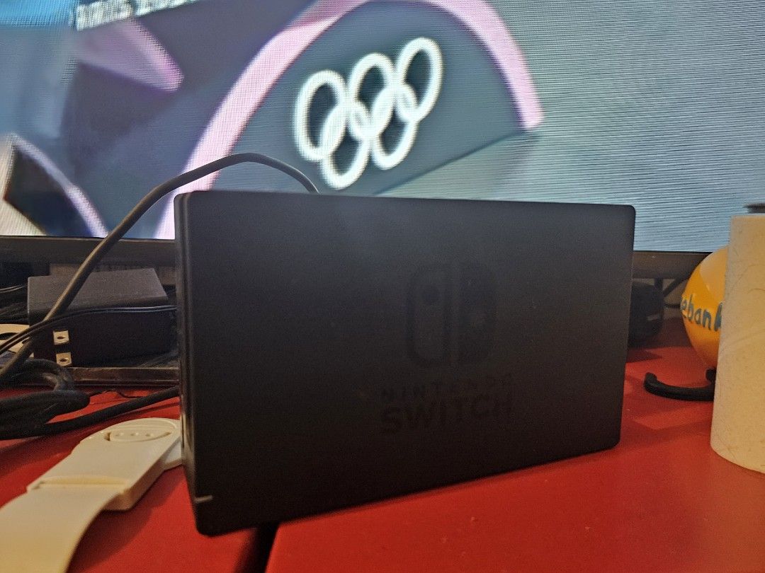 Switch （分類：Nintendo 任天堂）位於 Hong Kong。 由 pyz11211 提交（商品編號 1318923542，圖片 2）。簡介： 機器使用正常，兩對正版joycon（左制有飄），連1隻實體game 筲箕灣交收。時間互就。