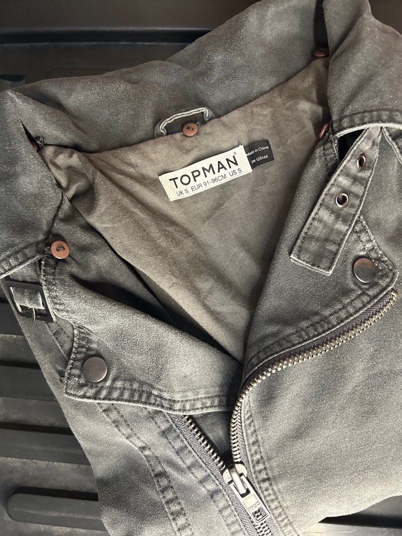 Topman Heavy Jacket (Category: Coats, Jackets and Outerwear) located in Pasig City. Submitted by emman2121 (Listing ID 1318919218, Image 1). Description: Topman Heavy Jacket - Small Size - 10/10 Condition - No Issues.