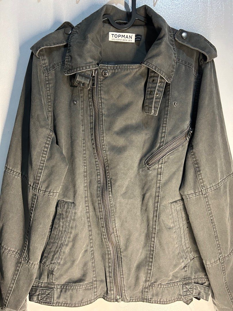 Topman Heavy Jacket (Category: Coats, Jackets and Outerwear) located in Pasig City. Submitted by emman2121 (Listing ID 1318919218, Image 2). Description: Topman Heavy Jacket - Small Size - 10/10 Condition - No Issues.