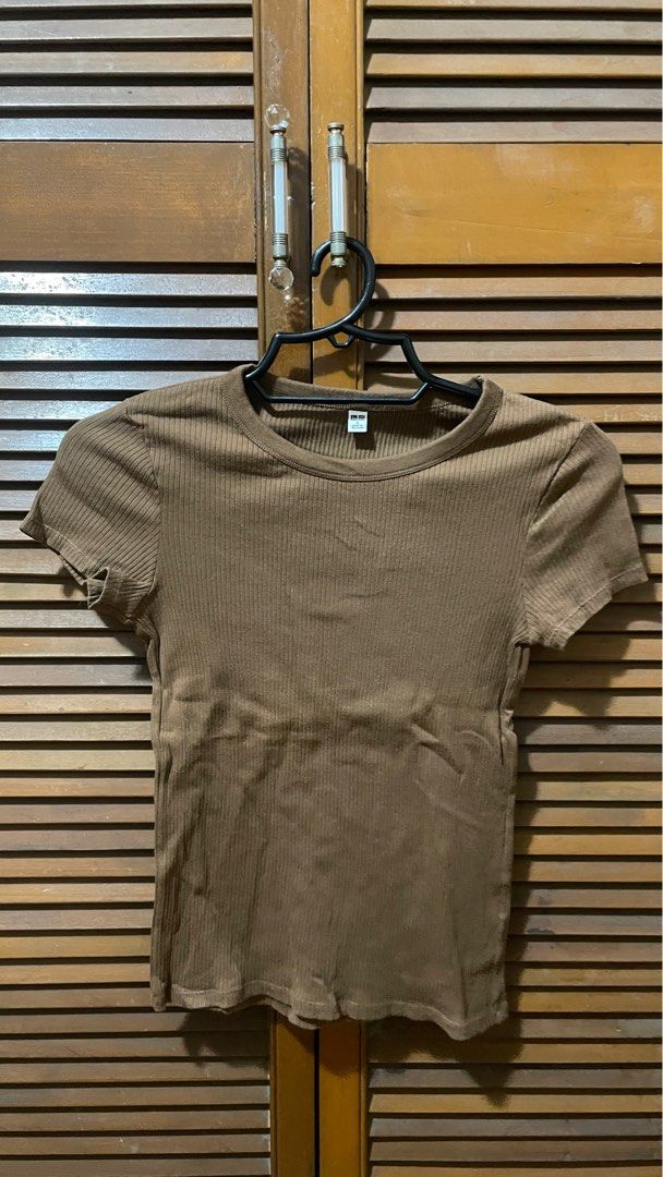 Uniqlo - knit shirt (Category: Shirts) located in Pasig City. Submitted by justmely (Listing ID 1318937653, Image 1). Description: Recently purchased, hindi po talaga bagay sakin brown huhu.