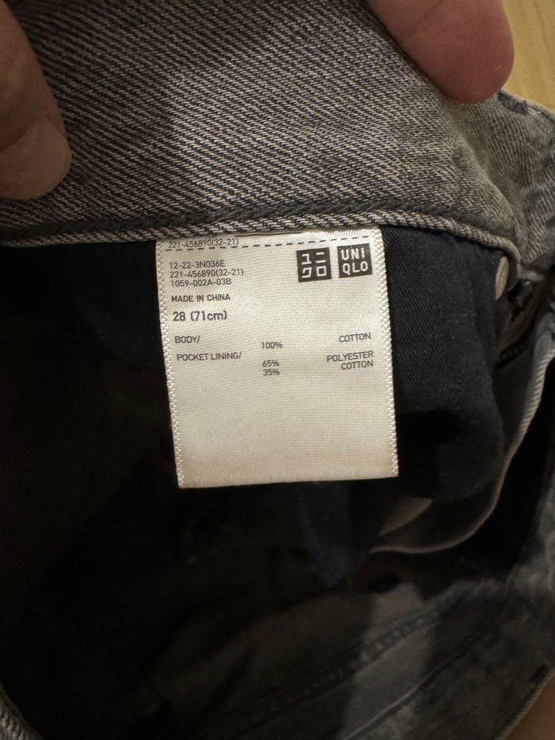 Uniqlo Shorts (Category: Shorts) located in Taytay. Submitted by chie2022 (Listing ID 1318897376, Image 3). Description: Original Good as new Used a few times only Size: 28 in (on tag) 16.5 in laid flat High waist.