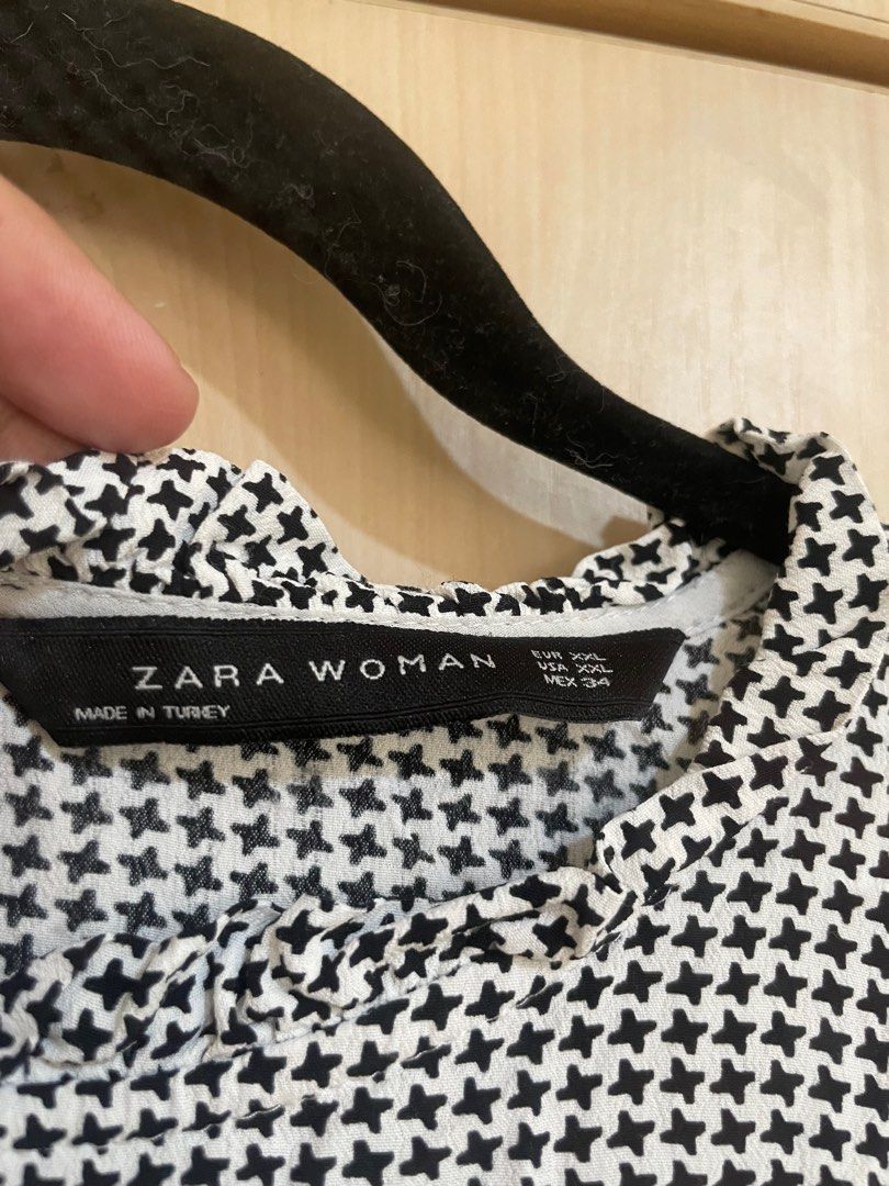 Zara Checkered Formal Blouse (Category: Longsleeves) located in Cebu City. Submitted by userper (Listing ID 1318896296, Image 3). Description: Zara Formal Blouse Checkered Long Sleeves Good condition, no issues .