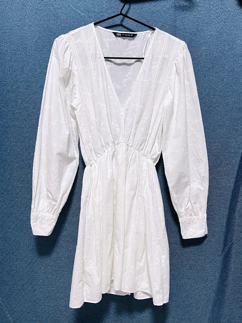 Zara White Embroidered Flowers V Neck Tunic Short Dress Size AS Holiday  Boho, Women's Fashion, Dresses & Sets, Dresses on Carousell