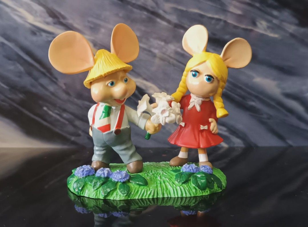 2004 Topo Gigio Rosie Theater Figure Diorama MegaHouse Maria Perego Japan (Category: Figurines & Statues) located in Minglanilla. Submitted by collectorboy143 (Listing ID 1318977006, Image 1). Description: .