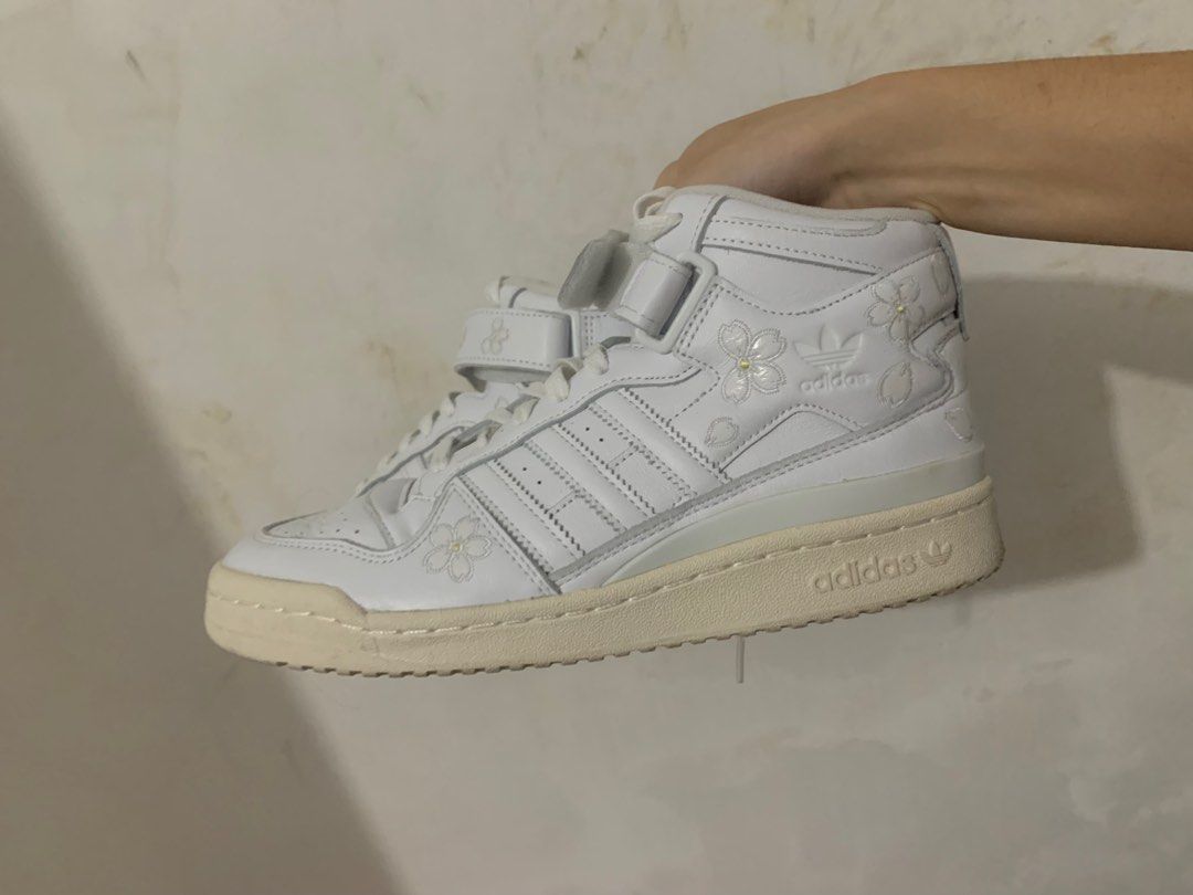 Adidas Forum Mid Hanami Size 42 (Category: Sneakers) located in Manila. Submitted by calevrs (Listing ID 1319000843, Image 3). Description: bnew, used once, bought from dubai, can send more pictures and videos upon inquiry - UV Reactive - with pink strings.