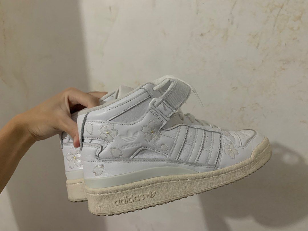 Adidas Forum Mid Hanami Size 42 (Category: Sneakers) located in Manila. Submitted by calevrs (Listing ID 1319000843, Image 2). Description: bnew, used once, bought from dubai, can send more pictures and videos upon inquiry - UV Reactive - with pink strings.