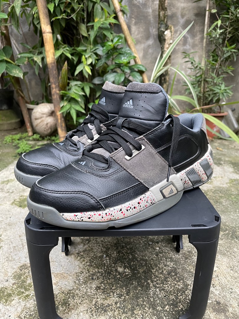 Adidas Regulate basketball shoes Men s Fashion Footwear Sneakers on Carousell