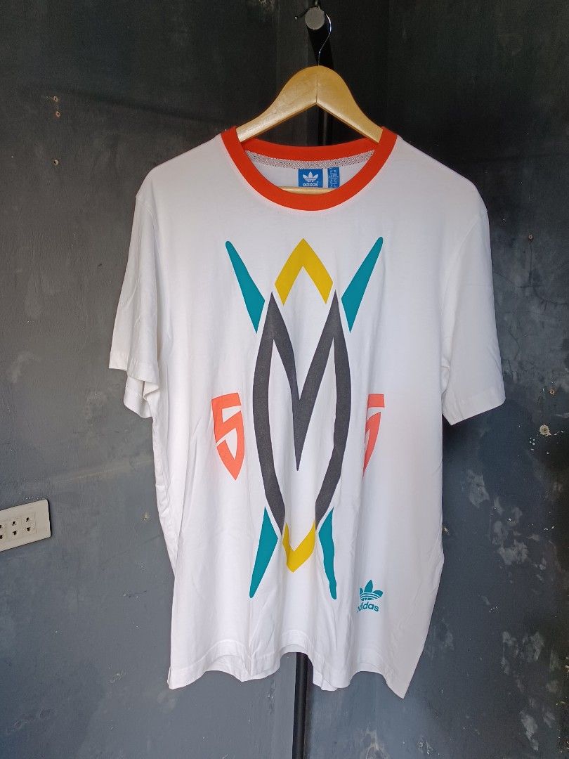 Adidas T shirt (Category: Tshirts & Polo Shirts ) located in Makati City. Submitted by niko_berto (Listing ID 1318991904, Image 1). Description: Adidas good condition size xl.