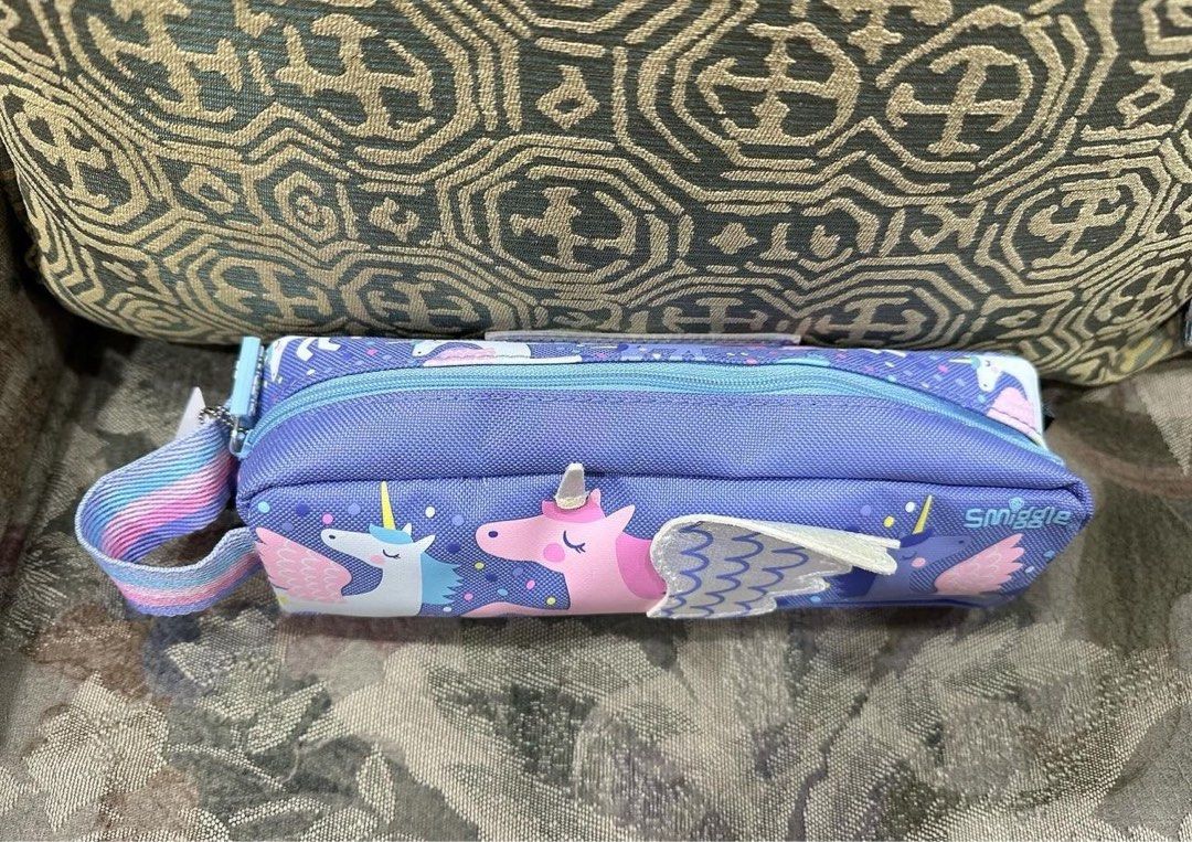 Authentic smiggle up and down character pen case (Category: Stationery & School Supplies) located in Manila. Submitted by mybeadshop (Listing ID 1319030190, Image 2). Description: .