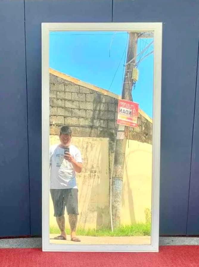 Big hanging mirror (Category: Mirrors) located in Quezon City. Submitted by matetdevis13 (Listing ID 1319104622, Image 1). Description: Big Hanging Mirror 33”L x 64”H Php 4,000 Solid wood frame In good condition.