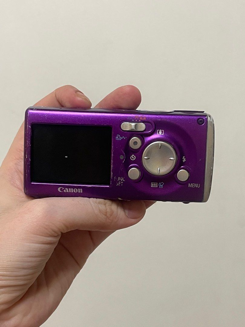 CANON IXUS DIGITAL CAMERA (Category: Cameras) located in San Pedro. Submitted by cjnxx11 (Listing ID 1319070799, Image 2). Description: for sale 💭 Canon PowerShot SD30 / IXUS i Zoom Unit ONLY! ISSUE: it's turning on but it won't stay on. I don't know if it needs new battery or a new card. .
