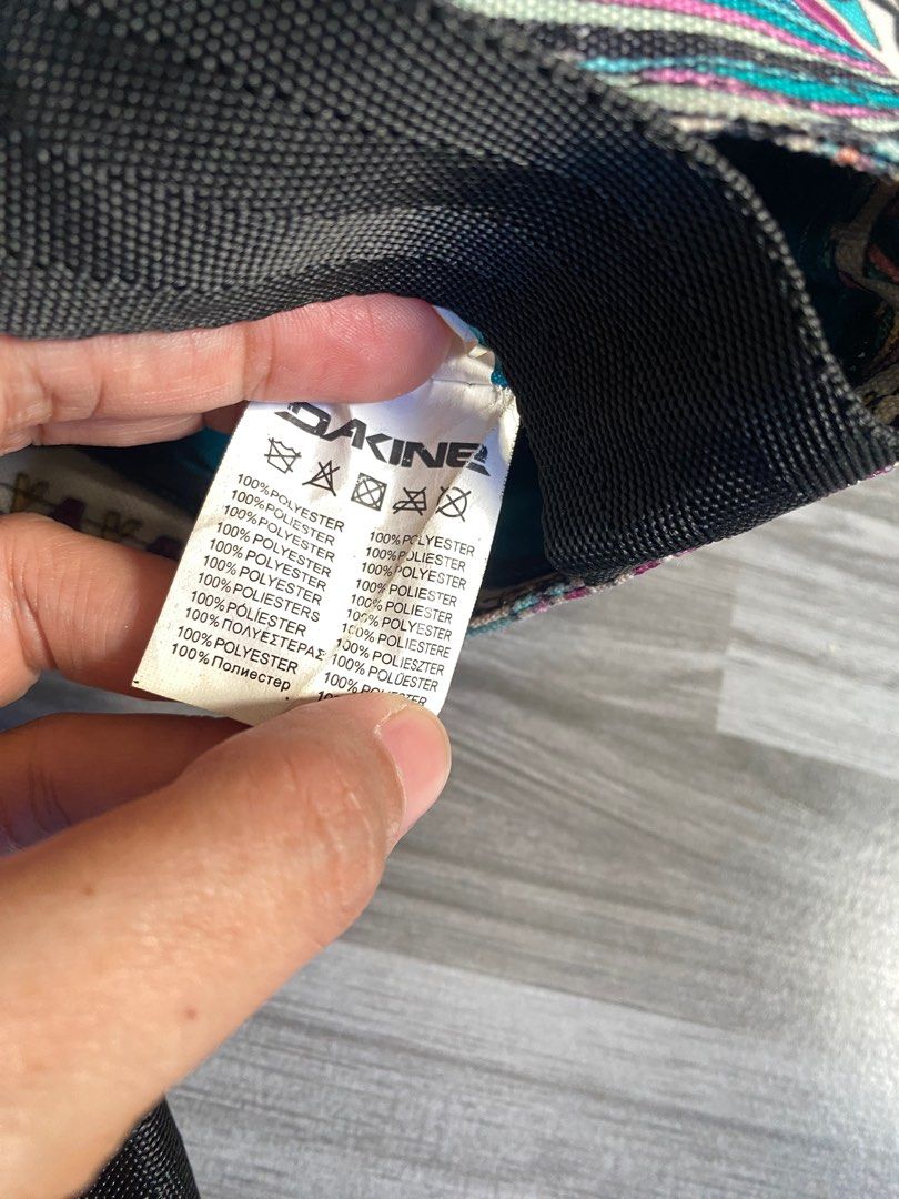 DAKINE SLING BAG YKK ZIPPER (Category: Cross-body Bags) located in Antipolo. Submitted by marcoandpaolomerchandise (Listing ID 1319044711, Image 3). Description: DAKINE SLING BAG YKK ZIPPER MALINIS ANG LOOB MAY WASH TAG ❇️ J A P A N 🇯🇵 G O O D S 🛍️ 🔴 Brand new & 🟢 Preloved 📌FB Page: Marco and Paolo Merchandise 📍 Location: Pagrai Antipolo 🛳️ Courier : LBC & Lalamove.