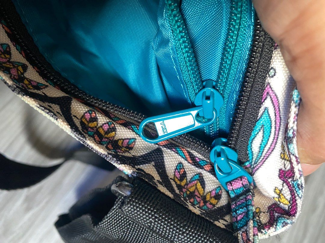 DAKINE SLING BAG YKK ZIPPER (Category: Cross-body Bags) located in Antipolo. Submitted by marcoandpaolomerchandise (Listing ID 1319044711, Image 2). Description: DAKINE SLING BAG YKK ZIPPER MALINIS ANG LOOB MAY WASH TAG ❇️ J A P A N 🇯🇵 G O O D S 🛍️ 🔴 Brand new & 🟢 Preloved 📌FB Page: Marco and Paolo Merchandise 📍 Location: Pagrai Antipolo 🛳️ Courier : LBC & Lalamove.