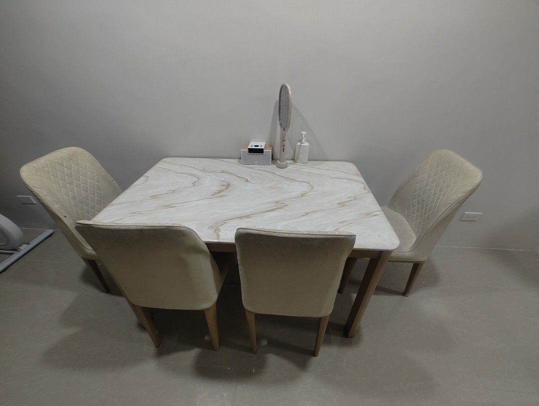 Dining table (Category: Tables & Sets) located in Las Pinas. Submitted by declutterqueeeeen (Listing ID 1319137877, Image 1). Description: 6 seater - 2nd hand Dining table chairs needs upholstery H76cm x L130cm x W80cm.