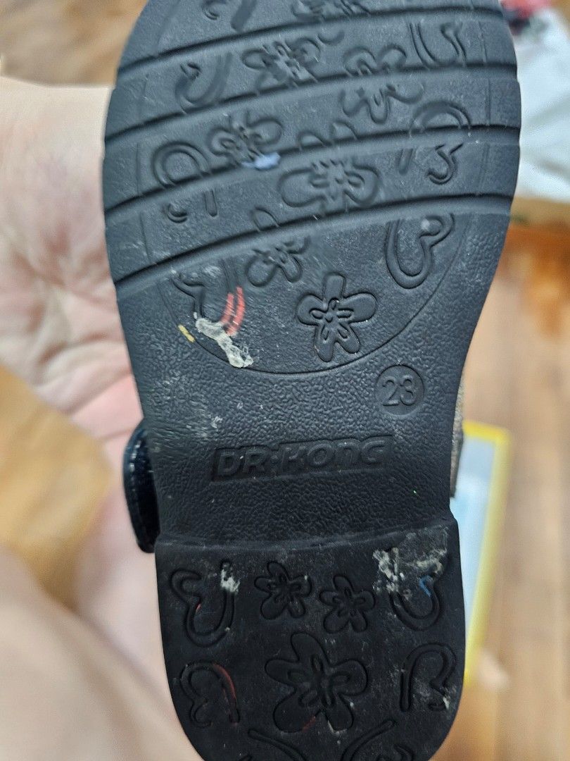 Dr Kong size 23 (Category: Babies & Kids Fashion) located in Quezon City. Submitted by redjayc (Listing ID 1318975153, Image 2). Description: lightly used but glitter fell off on storage.
