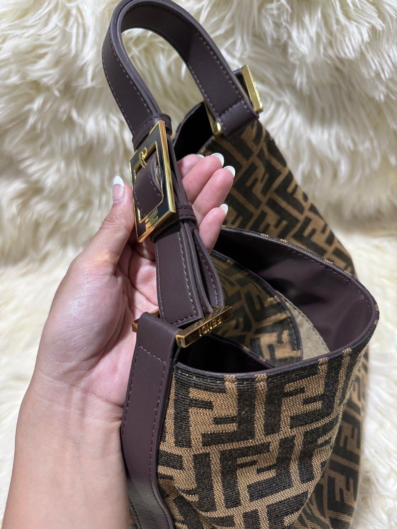 FENDI Zucca Large Hobo Tote bag (Category: Luxury Bags & Wallets) located in Muntinlupa City. Submitted by demrixxx27 (Listing ID 1319072663, Image 3). Description: .