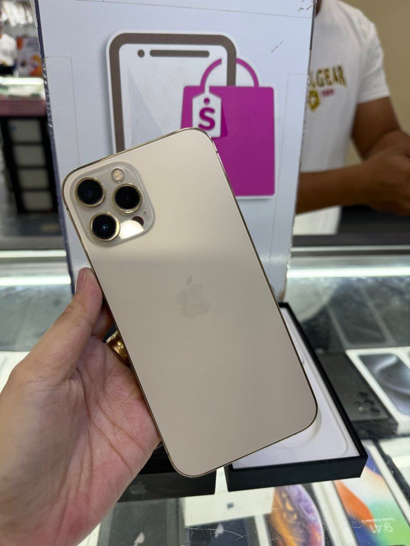 iphone 12 pro max 256gb dual sim 2ndhand (Category: iPhone 12 Series) located in Cainta. Submitted by vine_gadget_shop (Listing ID 1319100132, Image 1). Description: iphone 12 pro max 256gb dual sim 2ndhand complete package replacement hk variant,factory unlock pick up store greenhills shopping center we accept trade in we accepy credit card and ggives installment we do cod and door to door we ship nationwide for fast transaction call 09277368323