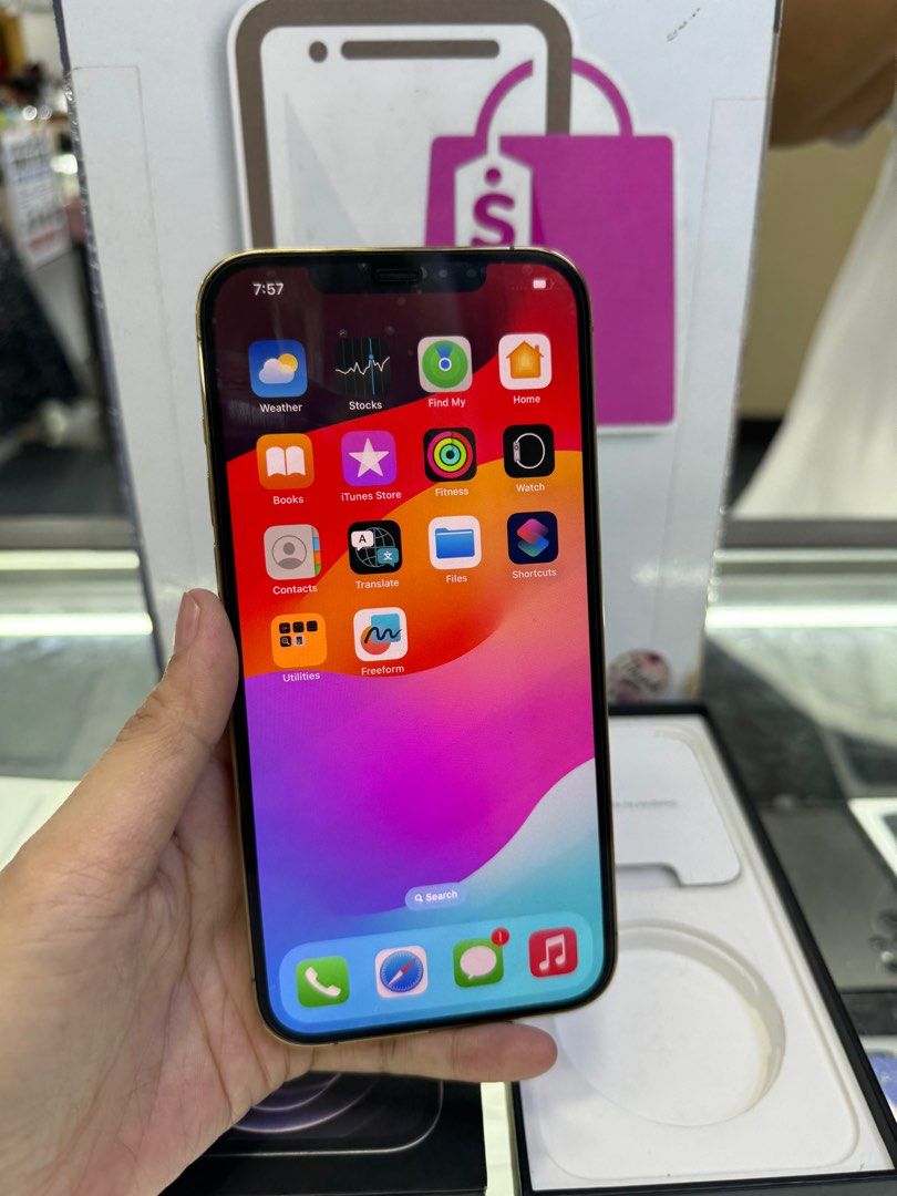 iphone 12 pro max 256gb dual sim 2ndhand (Category: iPhone 12 Series) located in Cainta. Submitted by vine_gadget_shop (Listing ID 1319100132, Image 3). Description: iphone 12 pro max 256gb dual sim 2ndhand complete package replacement hk variant,factory unlock pick up store greenhills shopping center we accept trade in we accepy credit card and ggives installment we do cod and door to door we ship nationwide for fast transaction call 09277368323