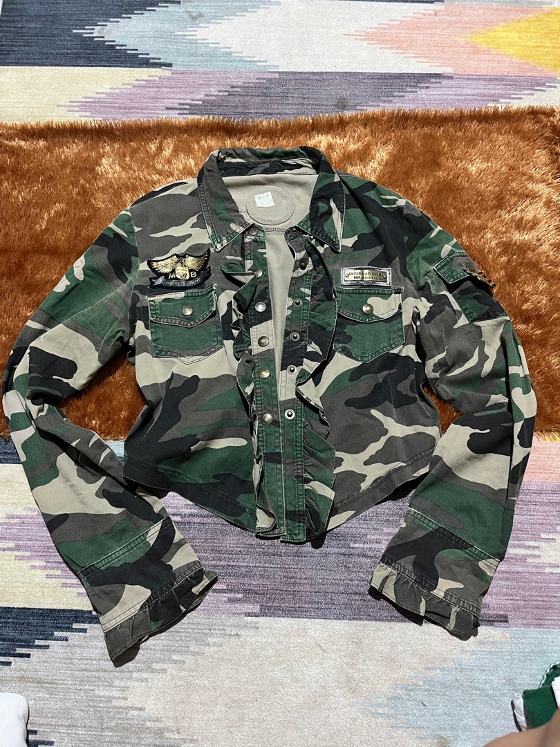 Jaket crop army shop