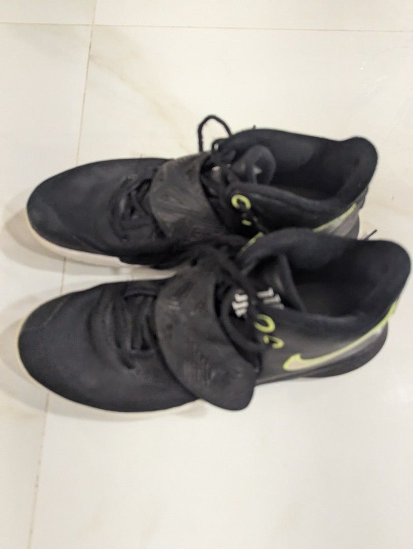 Kyrie flytrap 3 (Category: Sneakers) located in Singapore. Submitted by mswrice (Listing ID 1319063616, Image 1). Description: my son wore these for basketball for one season and then outgrew them. they were only worn indoors and are still in pretty decent shape.