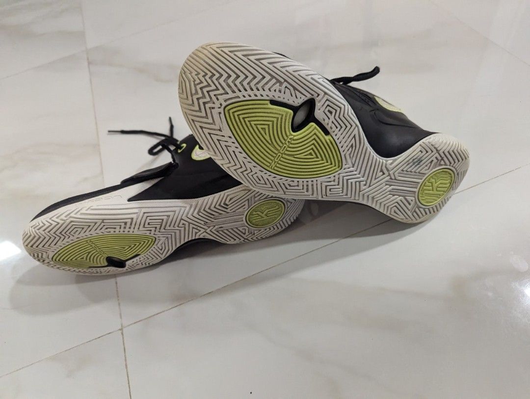 Kyrie flytrap 3 (Category: Sneakers) located in Singapore. Submitted by mswrice (Listing ID 1319063616, Image 2). Description: my son wore these for basketball for one season and then outgrew them. they were only worn indoors and are still in pretty decent shape.