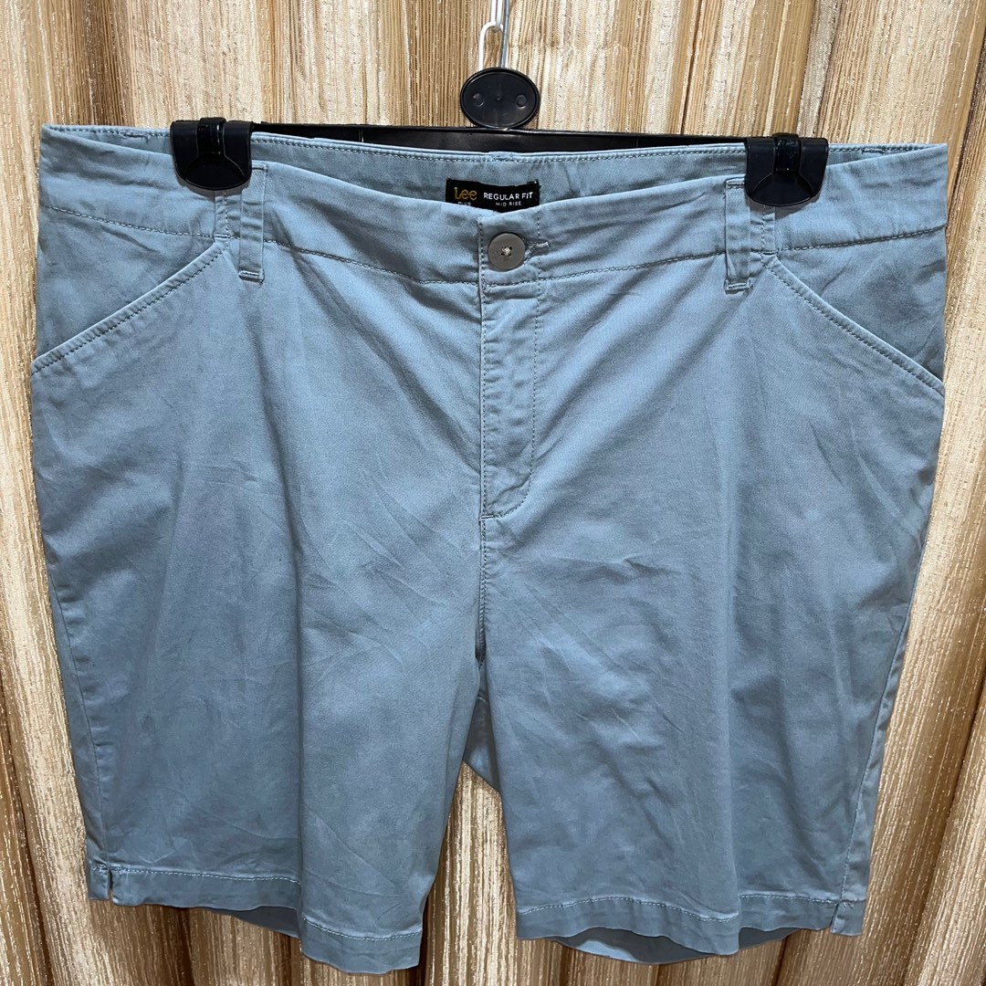 LEE WALKING SHORTS COLOR GREEN GRAY WAISTLINE SIZE 38 MEN S 2XL 100 LEGIT Men s Fashion Bottoms Shorts on Carousell