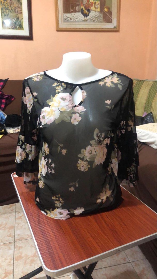 Longsleeve See through Top (Category: Longsleeves) located in Malabon City. Submitted by _dragonfly (Listing ID 1319091905, Image 1). Description: See through sya so parang topper lang or you can put a tube underneath it .