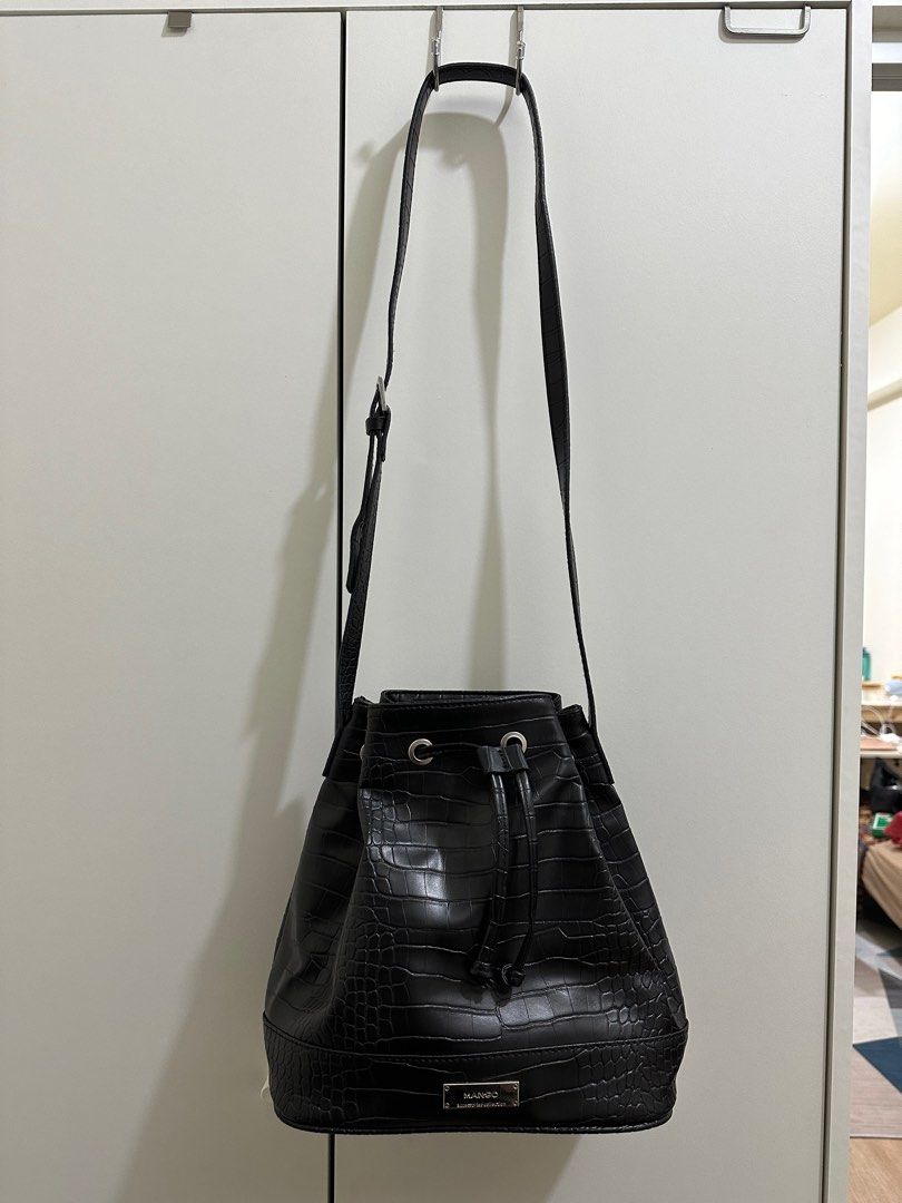 Mango croc effect bucket bag hotsell