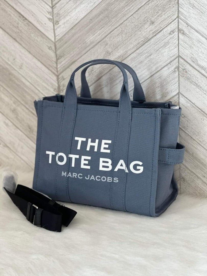 Marc jacobs the tote bag medium canvass (Category: Luxury Bags & Wallets) located in Manila. Submitted by itsmhauiii (Listing ID 1319090380, Image 1). Description: Brandnew with paperbag, tag, and carecard. 💯% Original Money back guaranteed if fake..