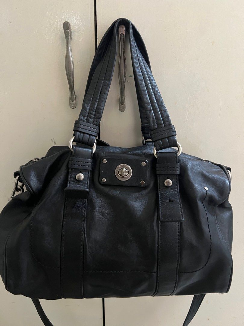 Marc jacobs turn lock satchel crossbody (Category: Cross-body Bags) located in Lucena. Submitted by thriftzone (Listing ID 1318974534, Image 1). Description: Marc jacobs totally turn lock satchel crossbody.