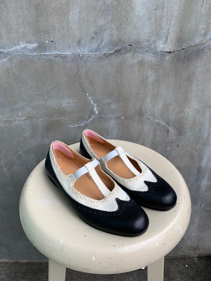 Margiela Line 22 T-strap Mary Jane (Category: Loafers) located in Baguio. Submitted by lordeidara (Listing ID 1319001657, Image 1). Description: 8.5/10 Color:Black/White Material: leather/cloth Size on Tag: 35 Fits size: Insole Length: 10 Outsole Length:10.