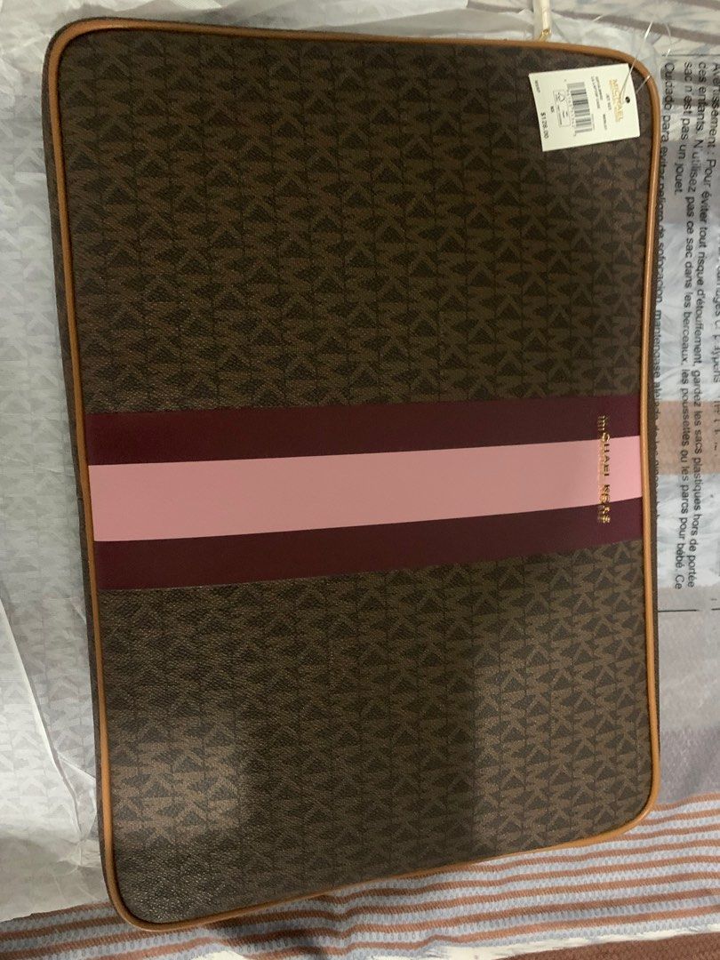Michael Kors 14-inch Laptop bag (Category: Luxury Bags & Wallets) located in Pasig City. Submitted by miswatamita (Listing ID 1319005509, Image 2). Description: 100% authentic MK laptop bag Current available color. Brown MK logo with pink accent No sling No box.