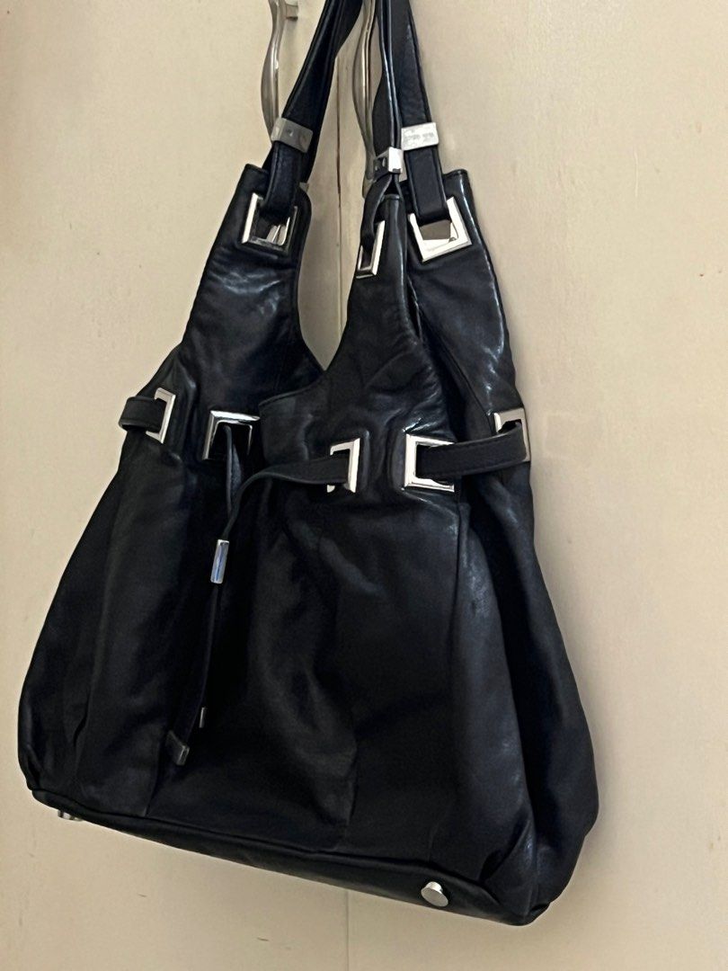 Michael Kors (Category: Luxury Bags & Wallets) located in Lucena. Submitted by thriftzone (Listing ID 1318973928, Image 2). Description: Michael Kors Soft leather 14x10x6.