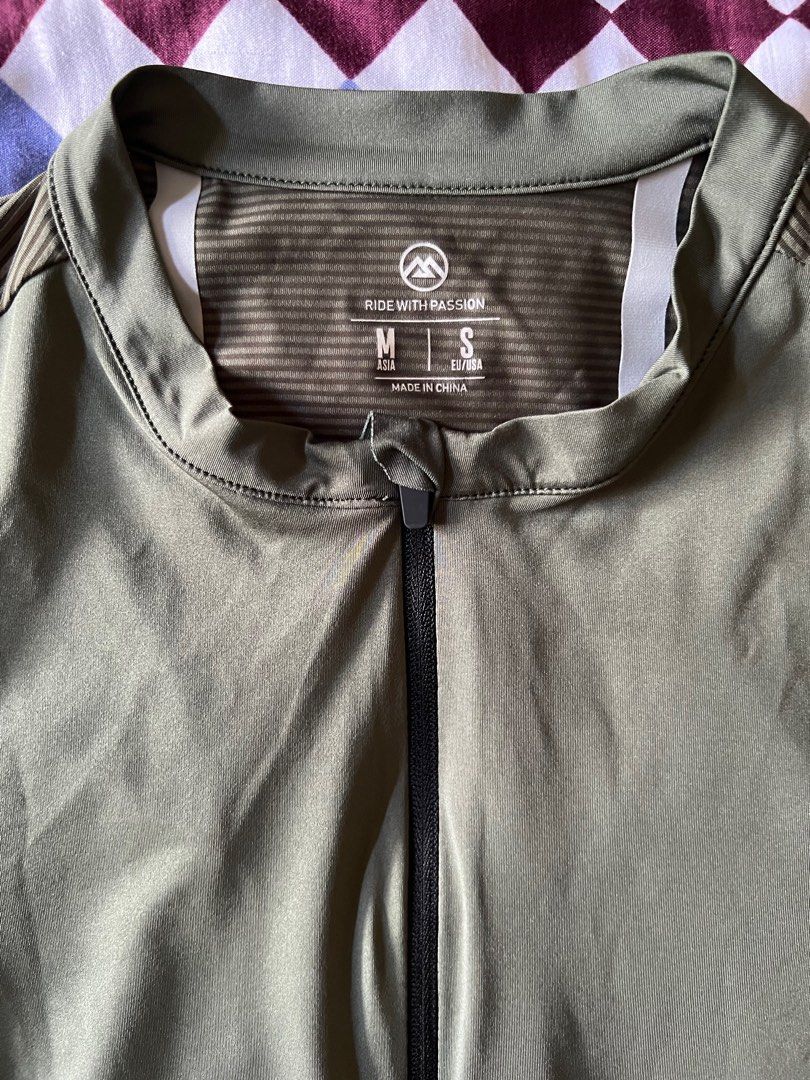 Monton Jersey (Category: Activewear) located in Singapore. Submitted by Edtbt (Listing ID 1316638708, Image 2). Description: Monton jersey size M worn twice only..