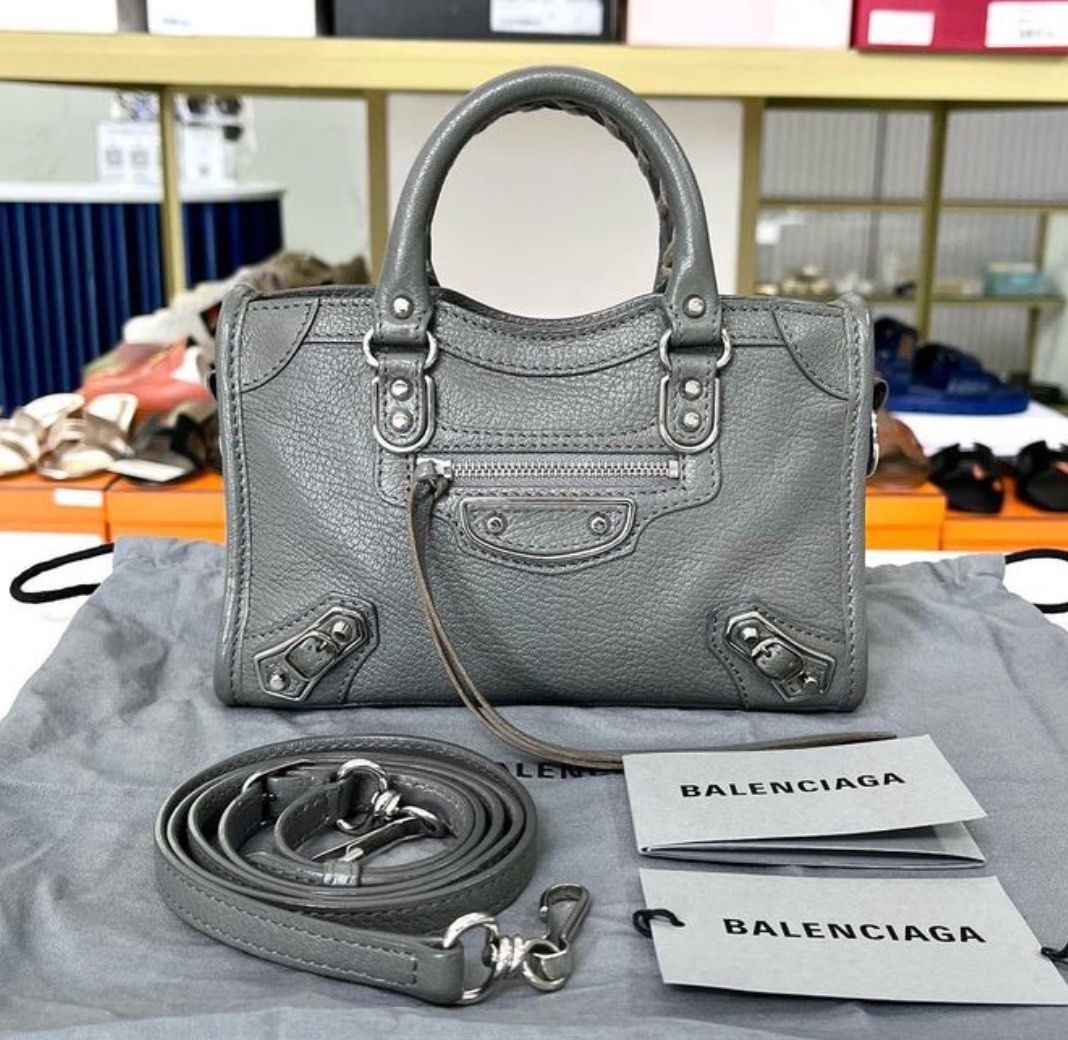 Nano balen like new (Category: Luxury Bags & Wallets) located in Santa Ana. Submitted by astonandariana (Listing ID 1319067359, Image 1). Description: .