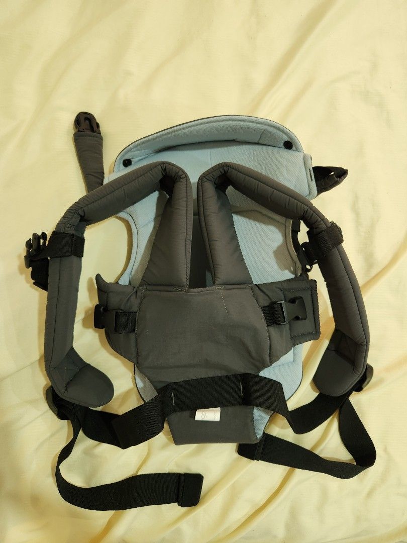 Picolo Black Carrier (Category: Carriers & Slings) located in Quezon City. Submitted by cassylou (Listing ID 1319032836, Image 2). Description: No box included RFS: extra carrier for our baby MOP: Gcash, BDO, Metrobank.