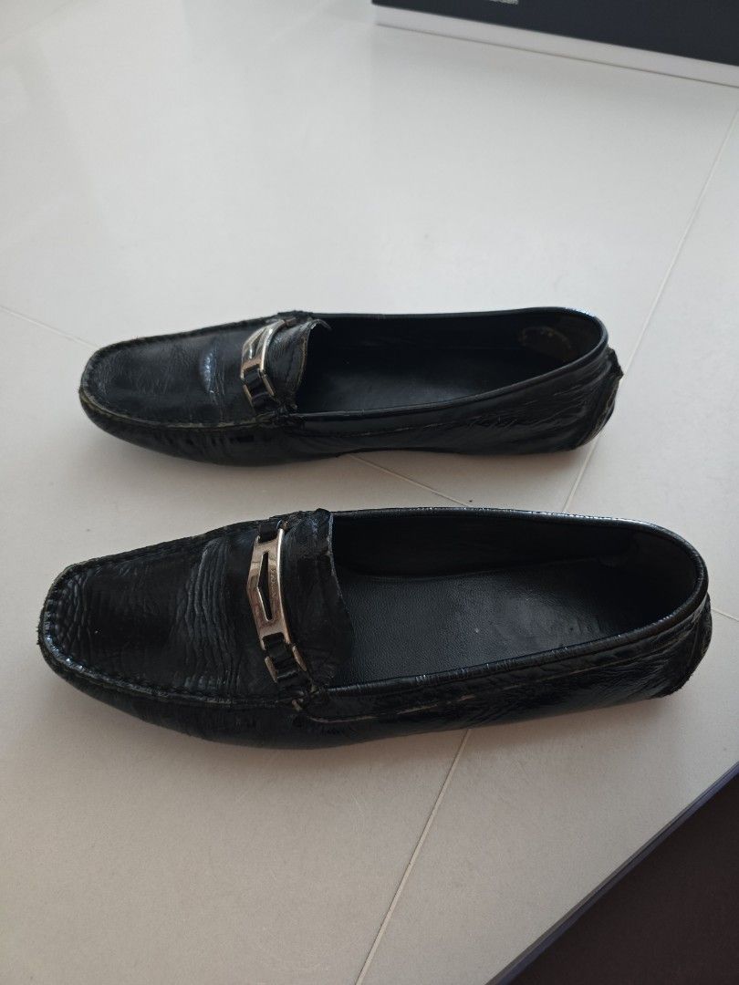 Prada (Category: Casual shoes) located in Singapore. Submitted by chocolatesweet8 (Listing ID 1319003482, Image 3). Description: prada size 37 euro size.
