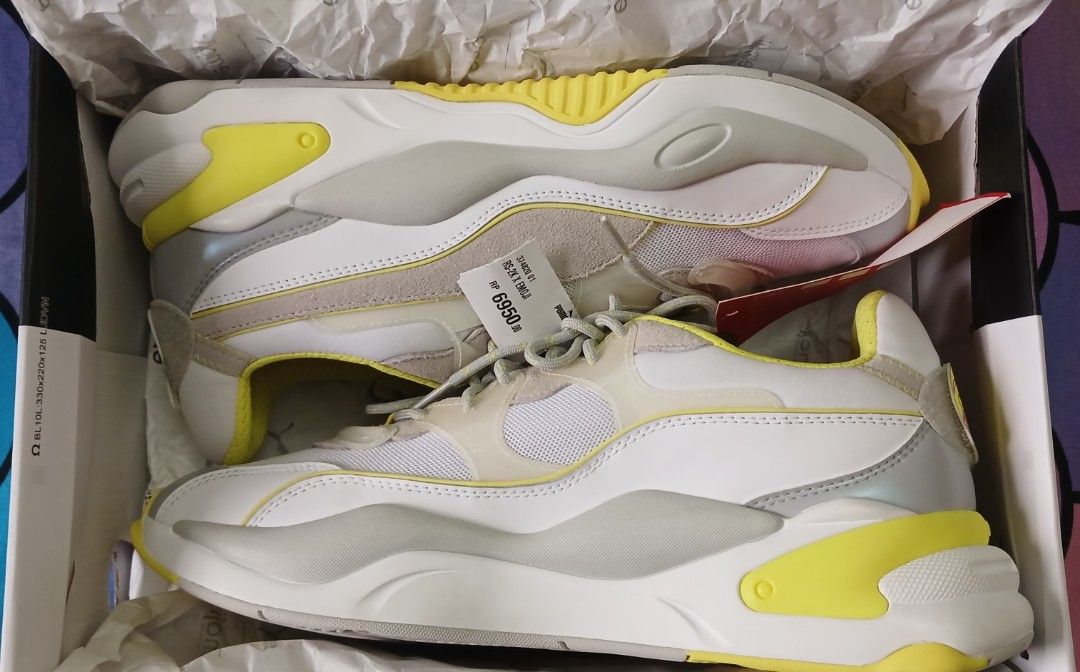 Puma RS-2K X Emoji(Brand New) (Category: Sneakers) located in Antipolo. Submitted by ejohncam (Listing ID 1318972740, Image 3). Description: Brandnew Puma RS-2K X Emoji rubber shoes. I bought this for 6,950 last year. Hindi ko nagamit kahit minsan.Nagkaroon ng slight issue na wala namang effect at hindi pansinin, makikita sa last picture.Selling for 1,495 nalang.Rizal area. Shipping sagoy nyo na po..