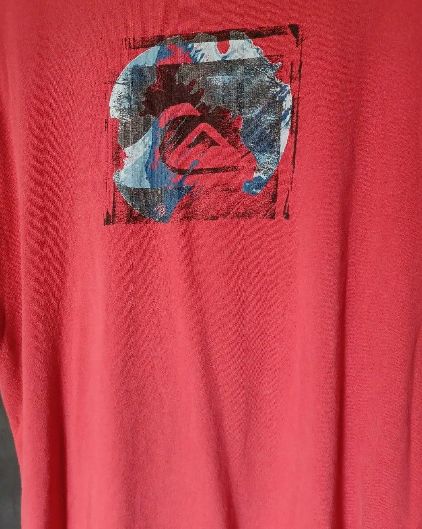 Quick Silver (Category: Tshirts & Polo Shirts ) located in Makati City. Submitted by niko_berto (Listing ID 1318987356, Image 2). Description: quick silver t shirt good condition with 1 pin hole on front php 250.