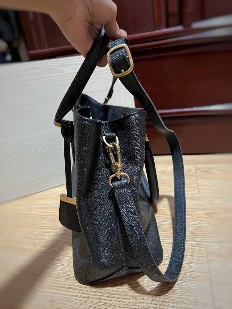 Sisley black top handle crossbody bag (Category: Cross-body Bags) located in Muntinlupa City. Submitted by elle_declutter (Listing ID 1319118988, Image 2). Description: Used once for a trip Bought from another carouseller No flaws Please message for more photos.
