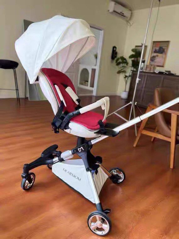 Stroller (Category: Strollers) located in Singapore. Submitted by wadangee (Listing ID 1319071998, Image 3). Description: Like new. Love the height of the stroller , canopy handle and everything is adjustable. Selling it as i’m having number 2 and is getting a double stroller instead..