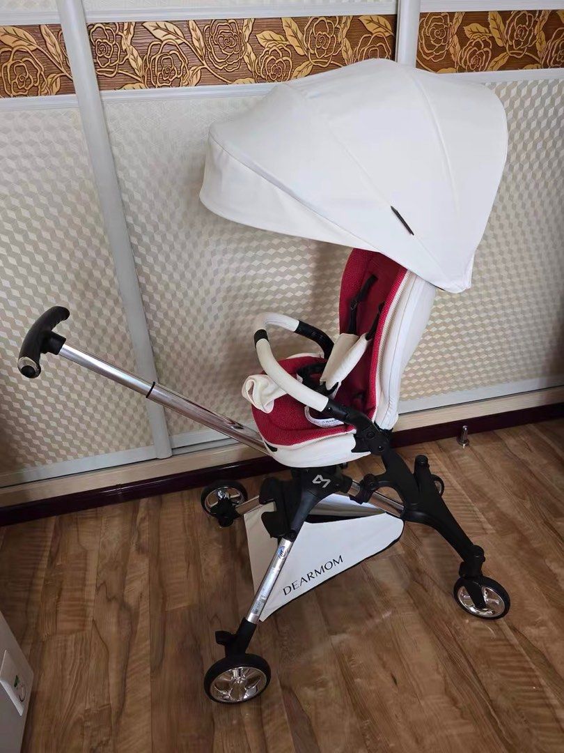 Stroller (Category: Strollers) located in Singapore. Submitted by wadangee (Listing ID 1319071998, Image 4). Description: Like new. Love the height of the stroller , canopy handle and everything is adjustable. Selling it as i’m having number 2 and is getting a double stroller instead..