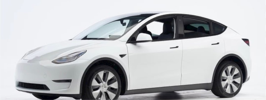 Tesla Y 標準航距 自動版62863175444355112